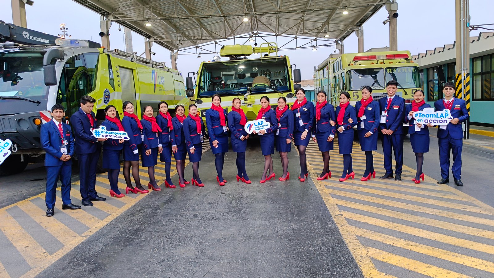 Vista panorámica de un océano y colinas